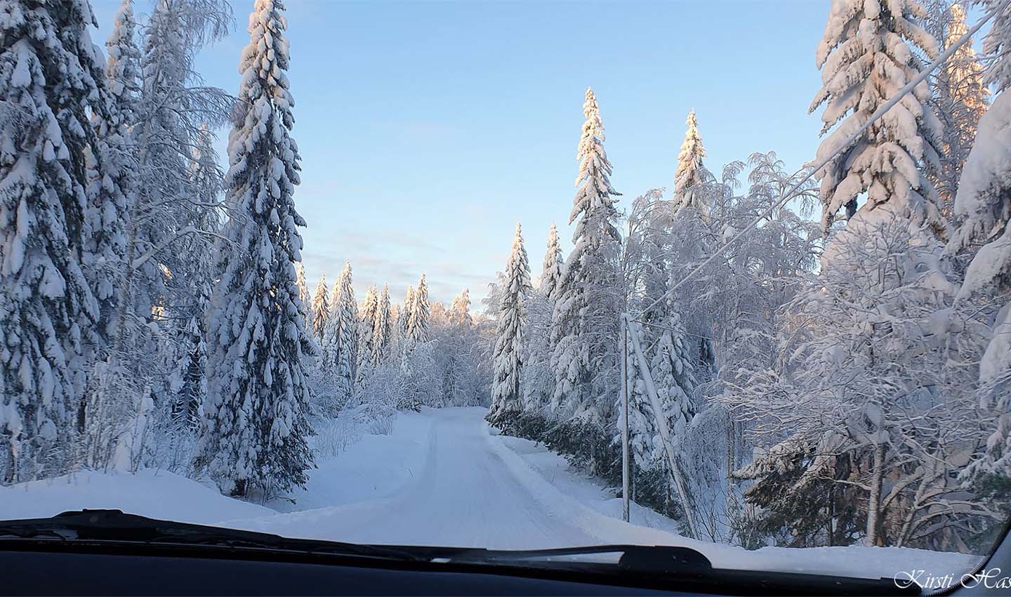 After snowfall the road is a winter wonderland, but significantly more dangerous than in summer. Credit: Suakkuna Blogspot, Kirsti Hassinen, 2019