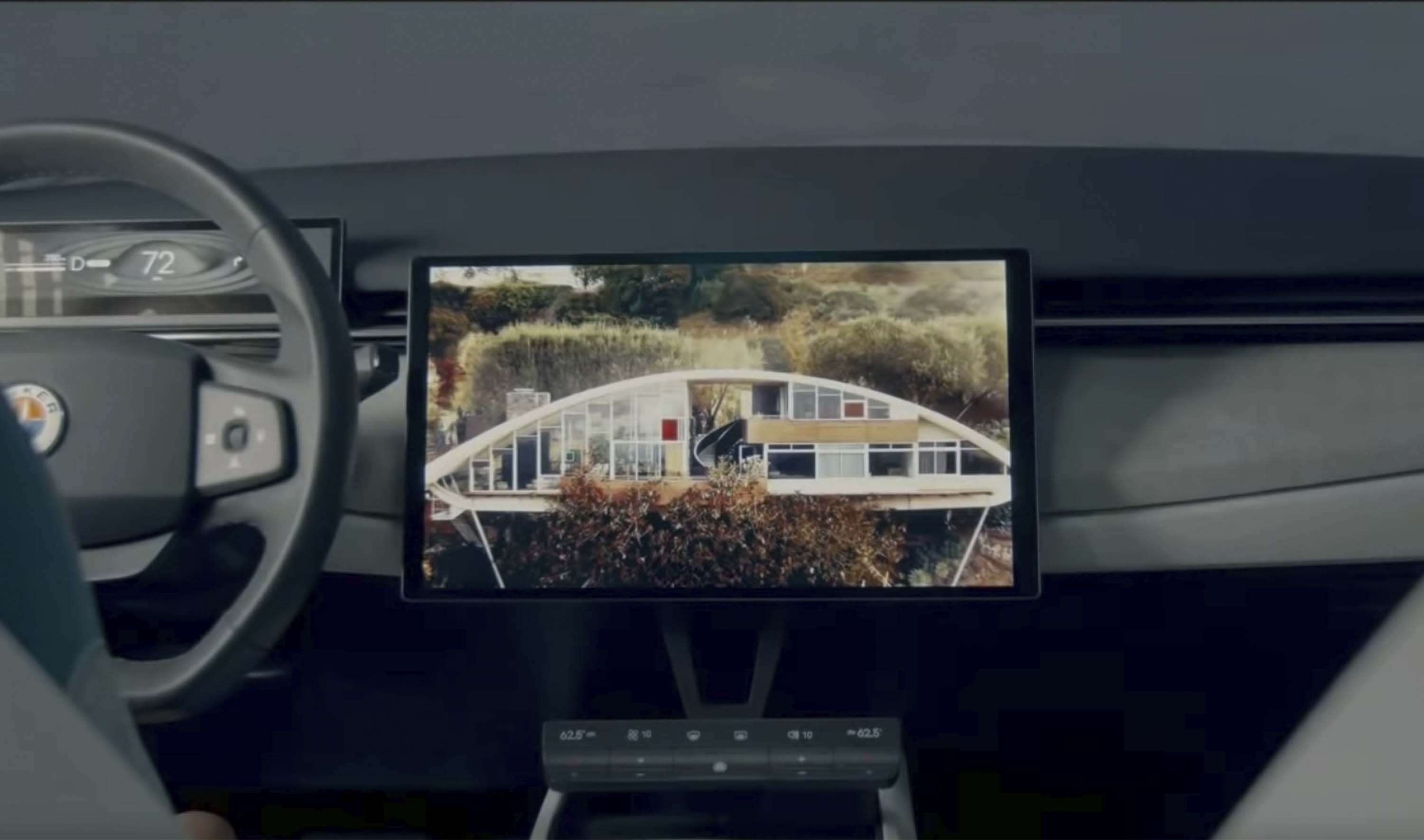 The Ocean’s screen in landscape. The screen was first seen as part of the production vehicle debut at the L.A. Autoshow last year. Fisker has reportedly filed a patent for the swiveling display. Credit: Fisker