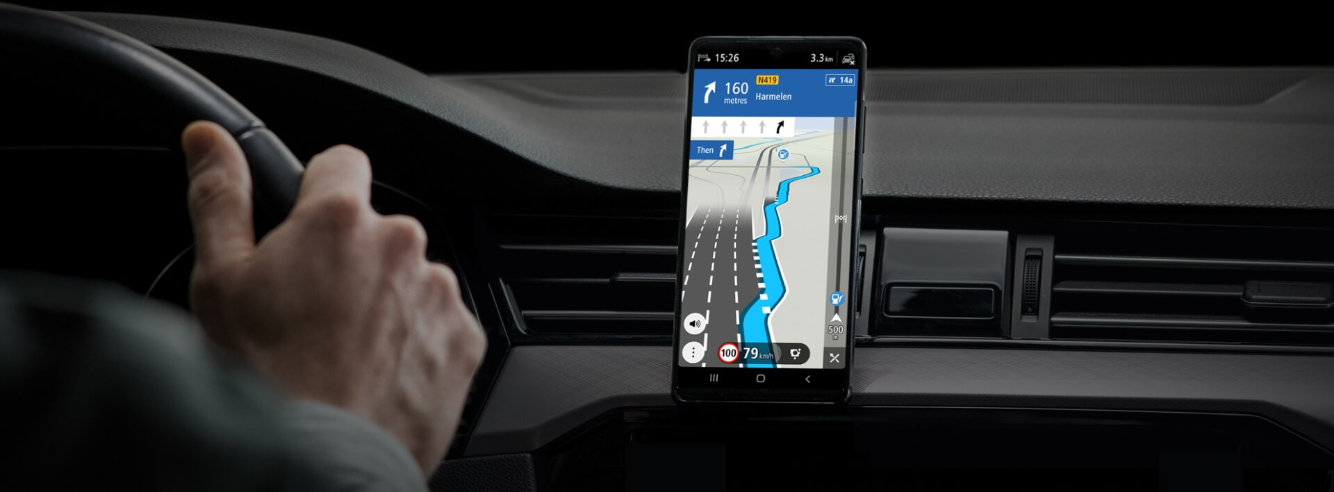Yhteensopiva Android Auton ja Apple CarPlayn kanssa.